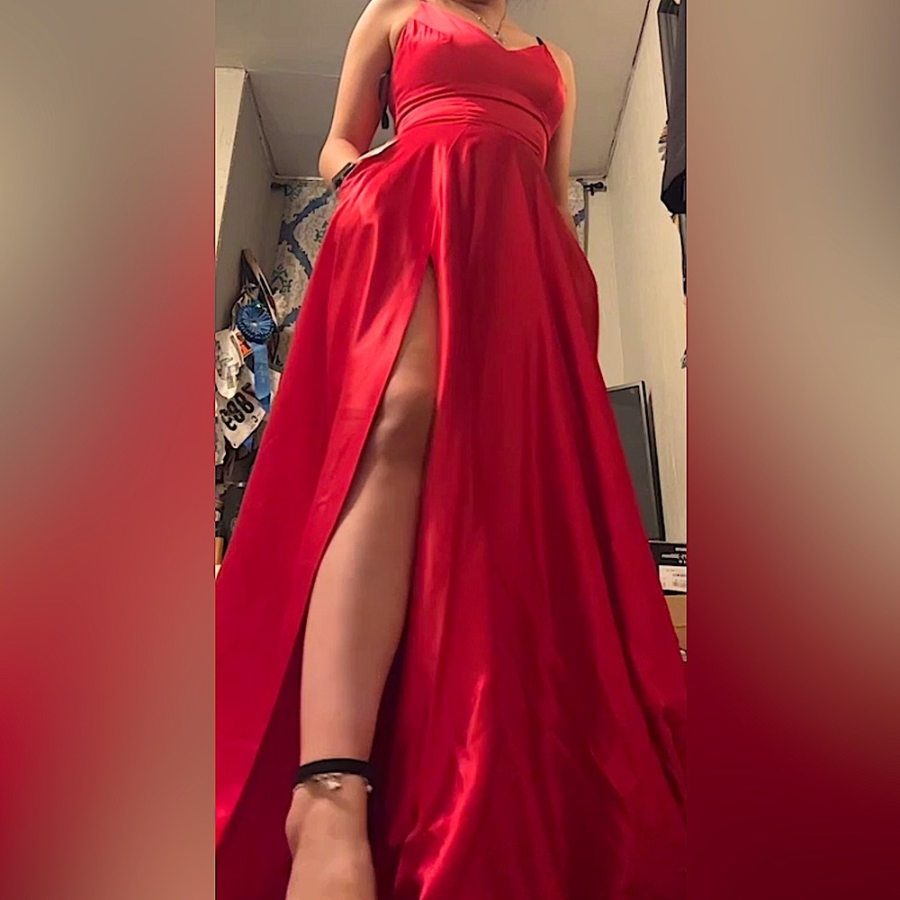 Red Prom dress with slit: NWT no alterations